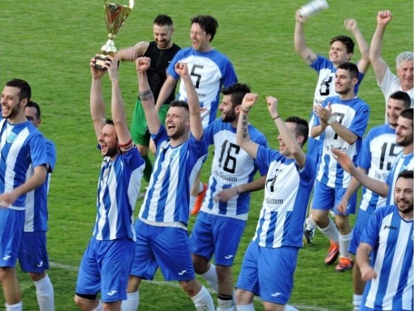 Cameratese, festa per la promozione. Alla Filottranese la coppa Marche